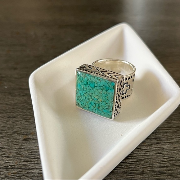 .925 Sterling Silver and Turquoise Ring - Picture 2 of 8